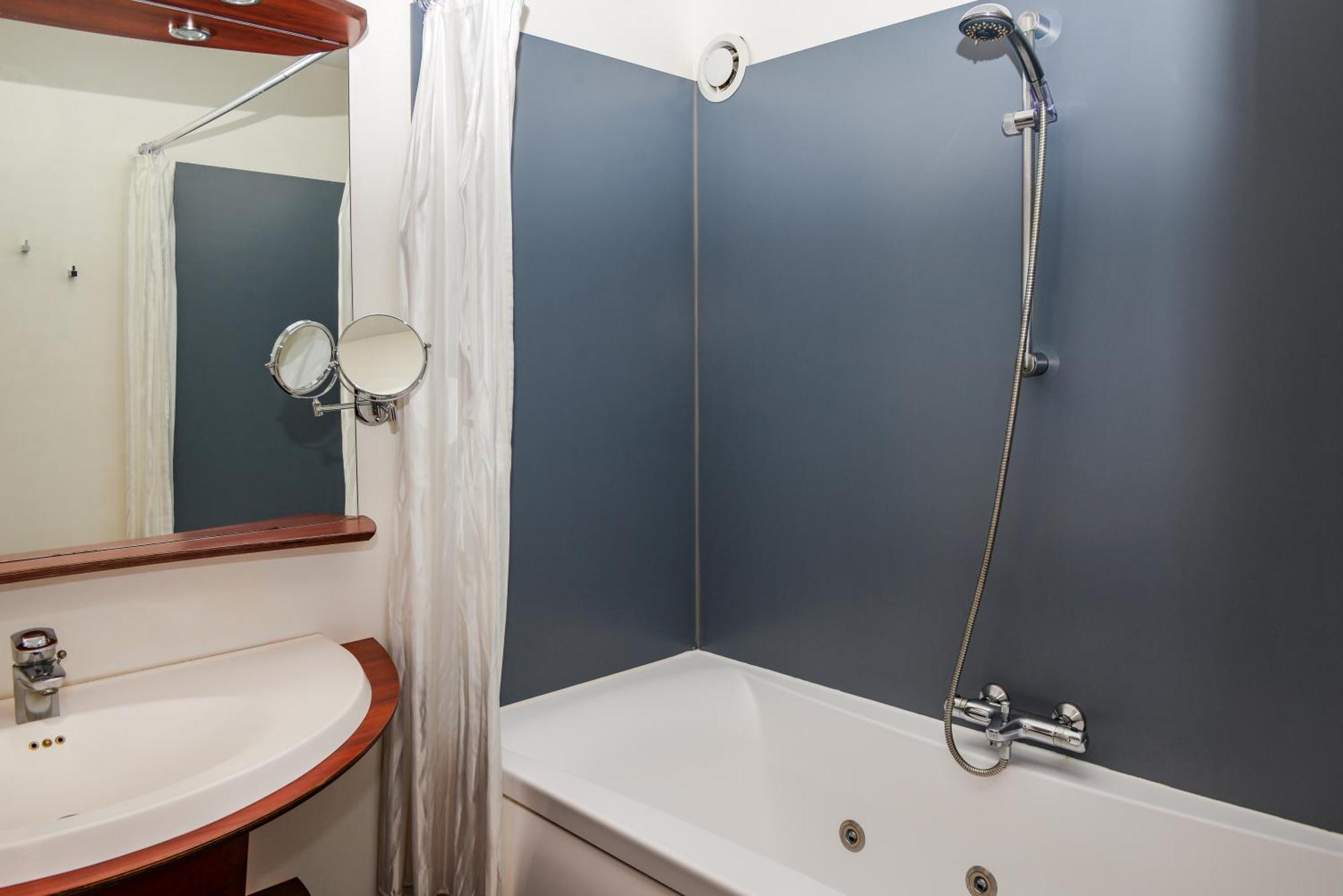 Kyriad Prestige D'olonne - - Centre Des Congrès Hotel 4*
